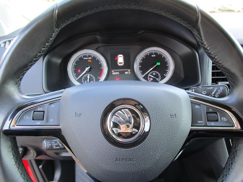 Škoda Karoq 1,6TDI-85KW-DSG-NOVÁ STK - fotka 22 z 30