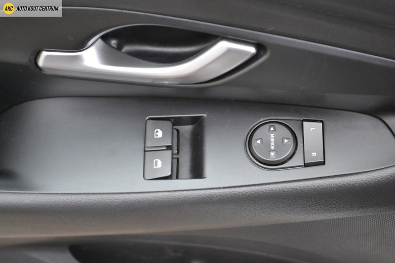 Hyundai i30 22 HB 1,5I MT START PLUS - fotka 35 z 45