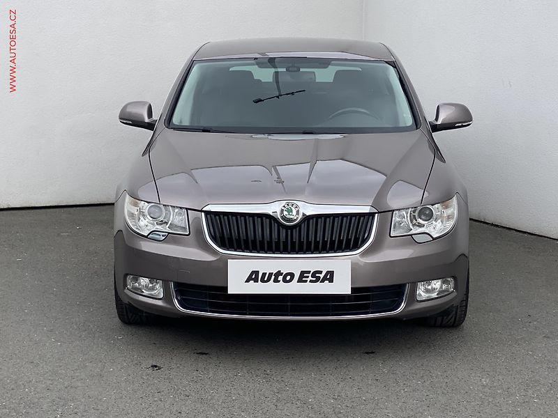 Škoda Superb (2012) 2.0 TDi, Ambition - fotka 2 z 17