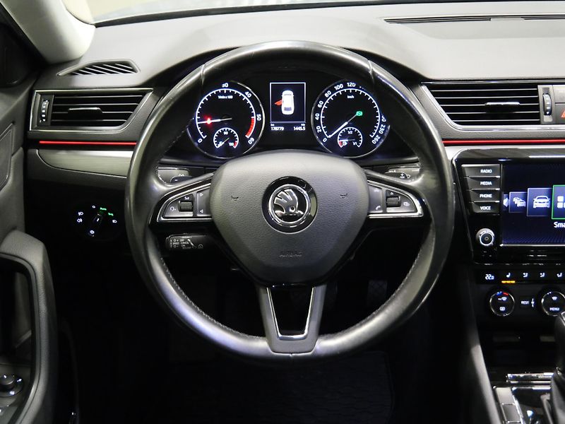 Škoda Superb - fotka 13 z 27
