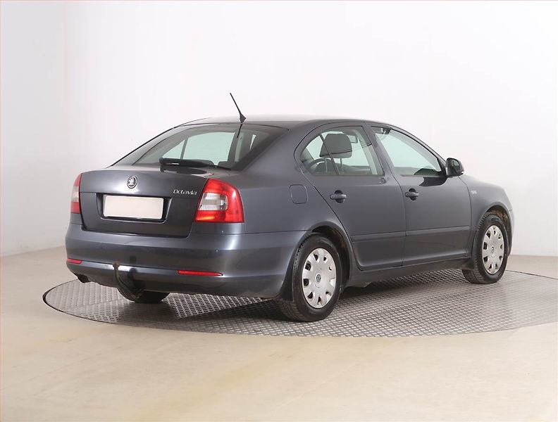Škoda Octavia (2011) Ambiente 1.2 TSI, Serv.kniha - fotka 5 z 16