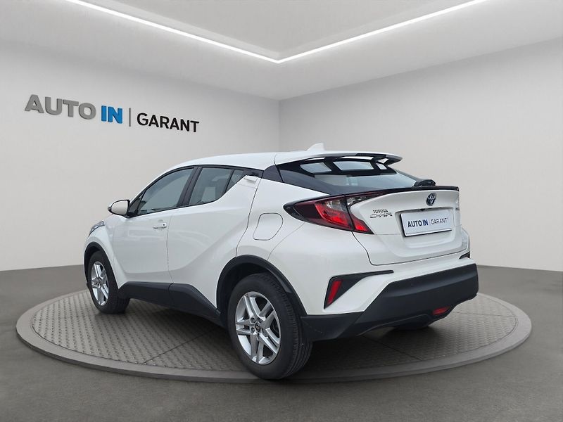 Toyota C-HR (2023) 1.8 e-CTV 72kW, ČR, 1. Maj., S - fotka 7 z 27