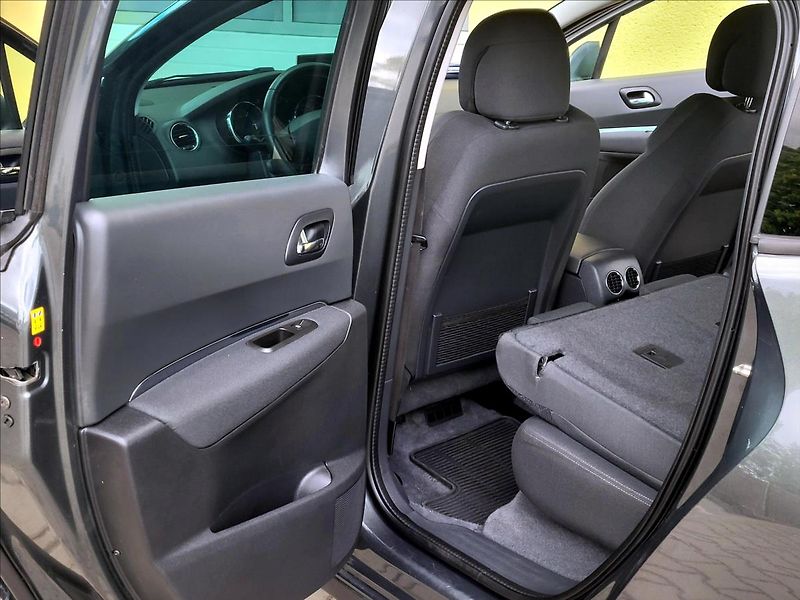 Peugeot 3008 1,6 b-HDi NAVi*SERV.KNÍŽKA* - fotka 18 z 43