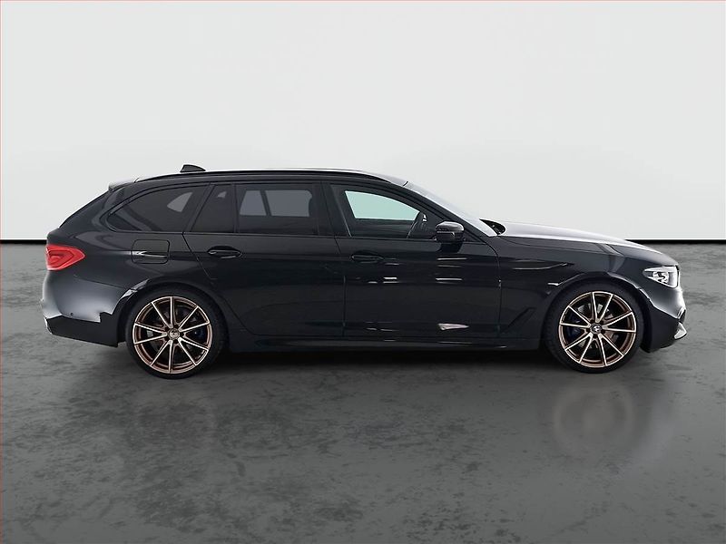 BMW Řada 5 (2018) M Sport 530d xDrive - fotka 6 z 25
