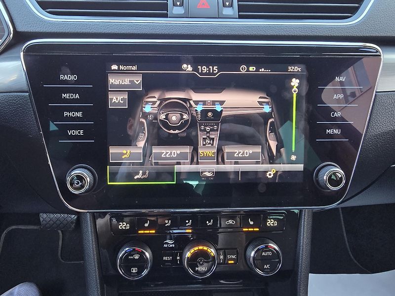 Škoda Superb 2,0 TDI DSG STYLE VIRTUAL NAVI - fotka 23 z 51