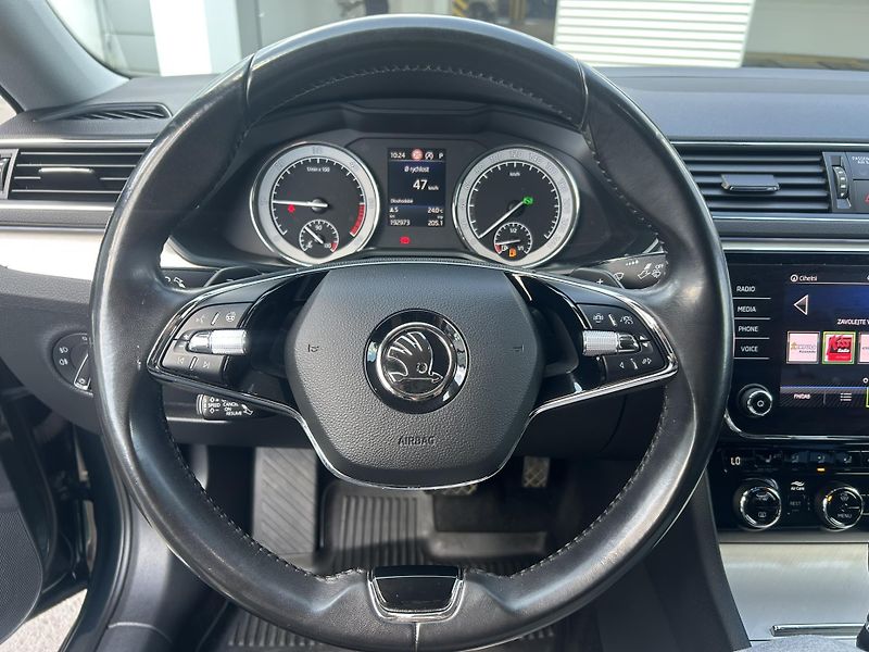 Škoda Superb 2.0TDI 147kW DSG - fotka 14 z 25