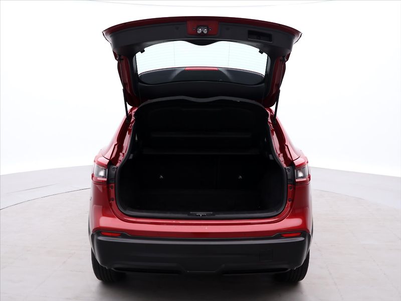 Nissan Qashqai 1,3 DIG-T 116kW DCT Shiro - fotka 9 z 33