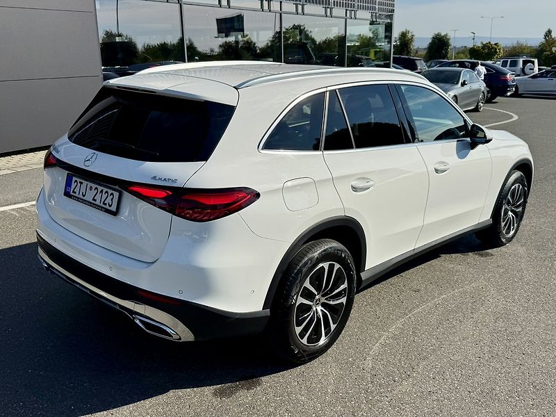 Mercedes-Benz GLC (2023) 220 d 4MATIC SUV - fotka 44 z 44