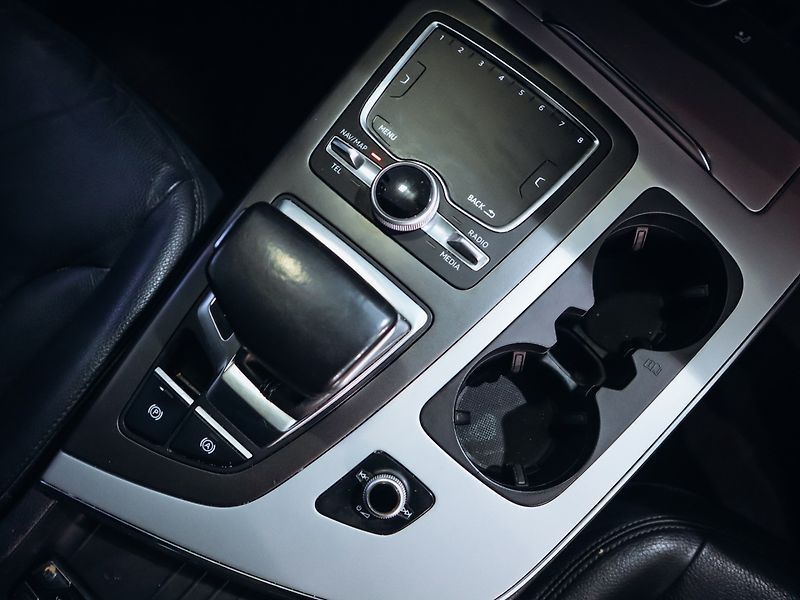 Audi Q7 3.0TDI, Quattro S-line 200kw - fotka 27 z 32