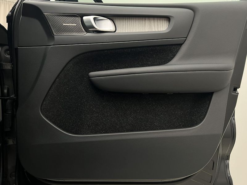 Volvo XC40 T4 INSCRIPTION AUT - fotka 44 z 44