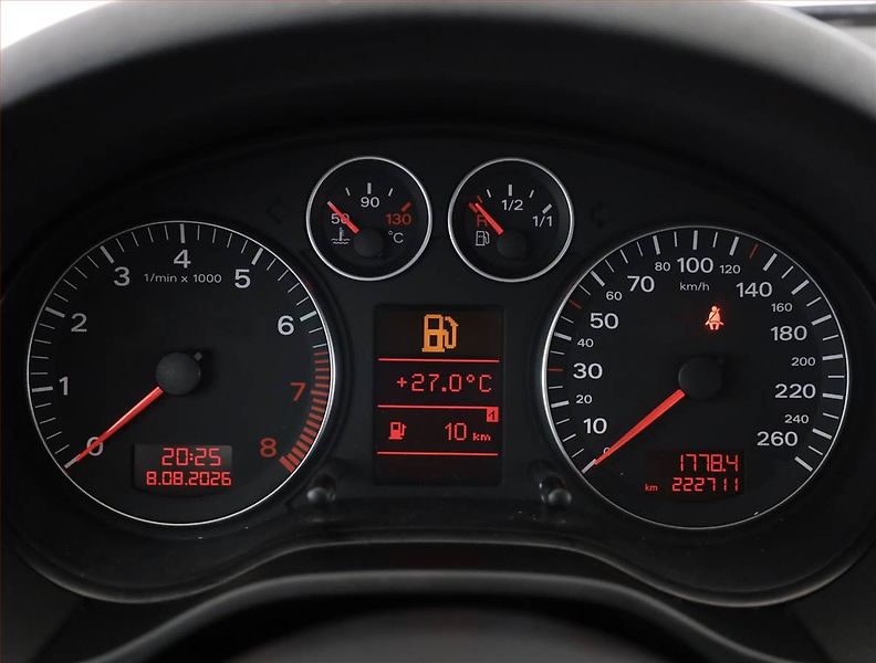 Audi A3 (2006) 1.6, po STK, za super cenu - fotka 8 z 12
