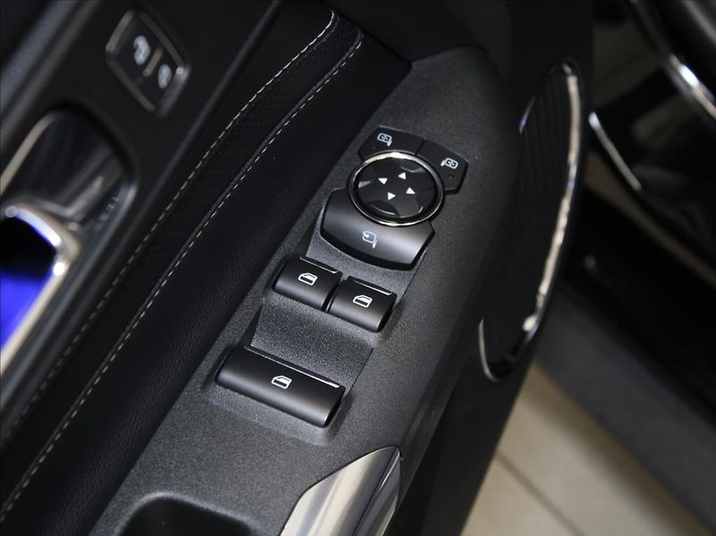 Ford Mustang 5,0 V8 331kW AT 26 700km! EU - fotka 18 z 24