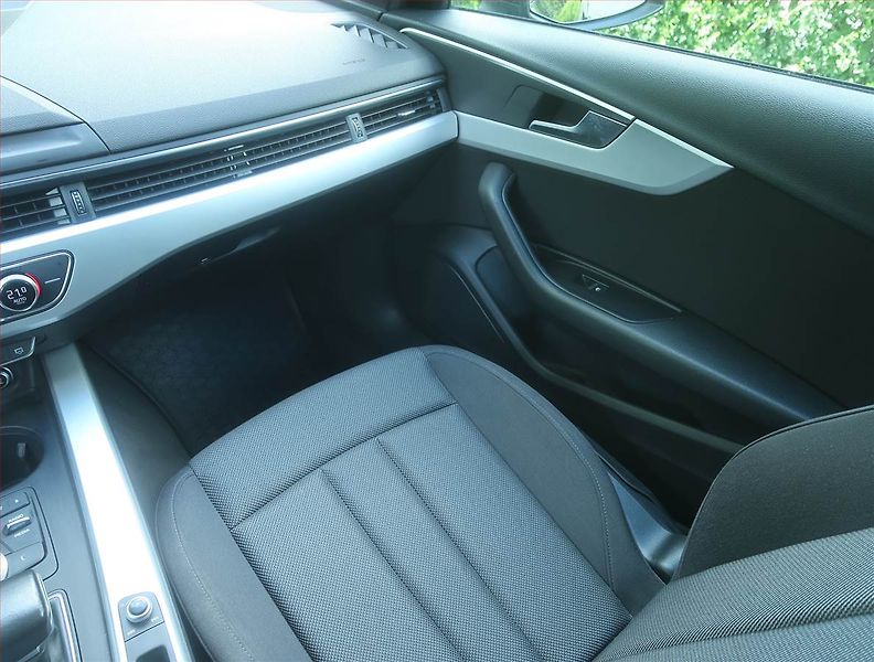 Audi A4 (2018) Design 2.0 TDI, Automat, Navi - fotka 8 z 16