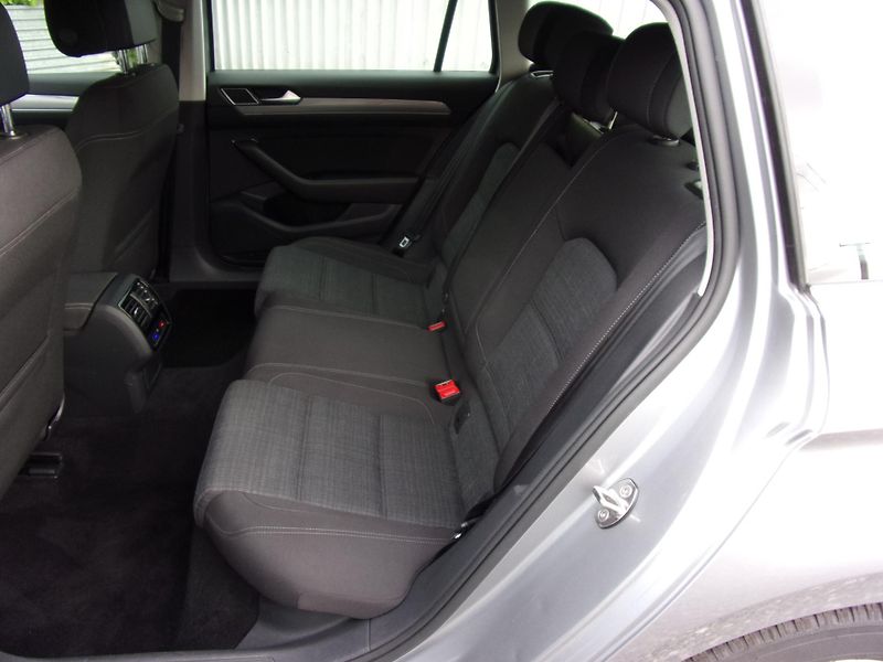 Volkswagen Passat (2019) 2.0TDi 110kW BUSINESS DSG SERV - fotka 16 z 24