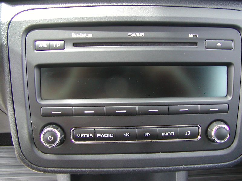Škoda Fabia (2012) 1.6TDi,AMBIENTE, CLIMATRONIC!! - fotka 19 z 33
