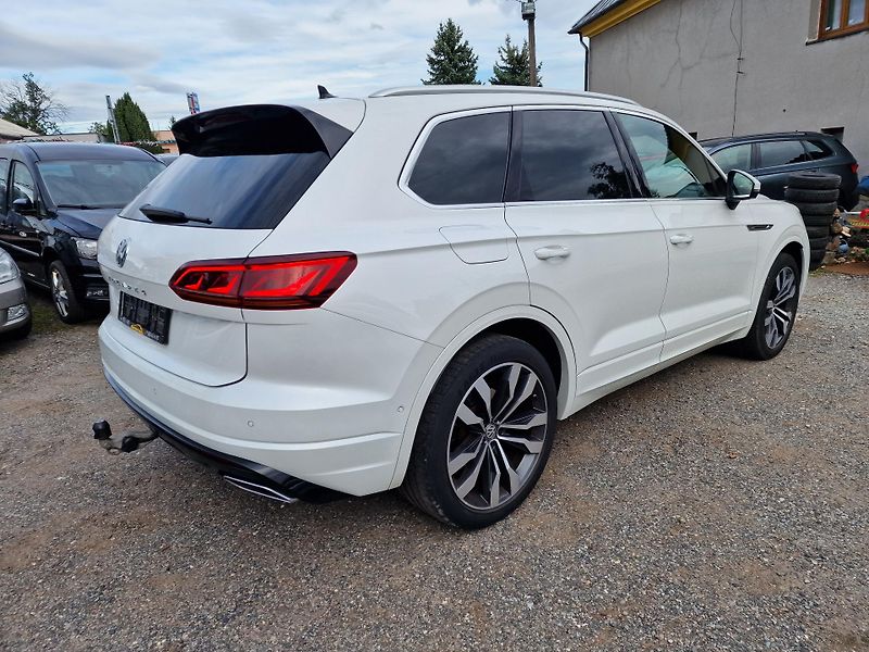 Volkswagen Touareg 3,0TDI 210KW R-LINE - fotka 4 z 20