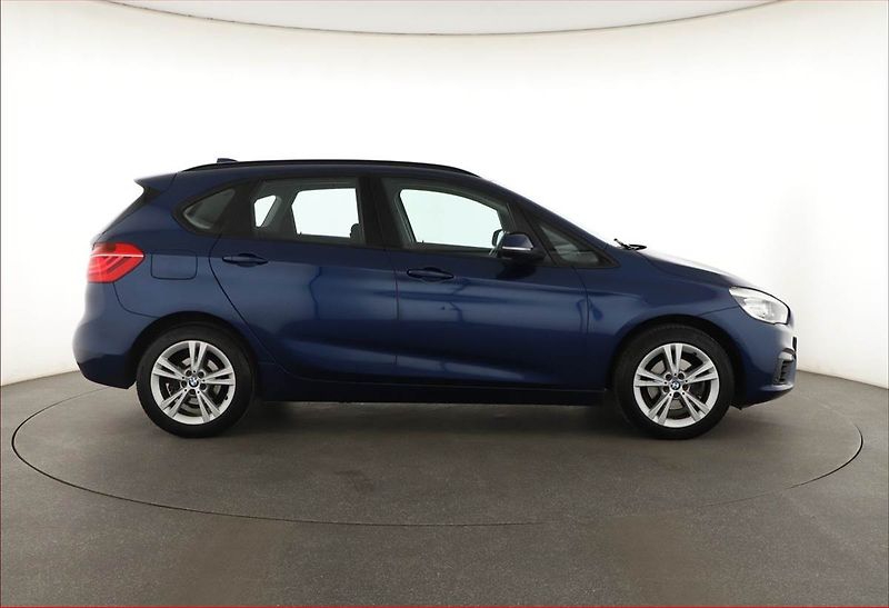 BMW Řada 2 (2018) 218i Active Tourer, Automat - fotka 6 z 17
