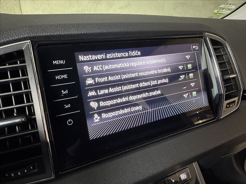 Škoda Karoq 2,0 TDi  DSG 4x4 Style Virtual - fotka 25 z 44