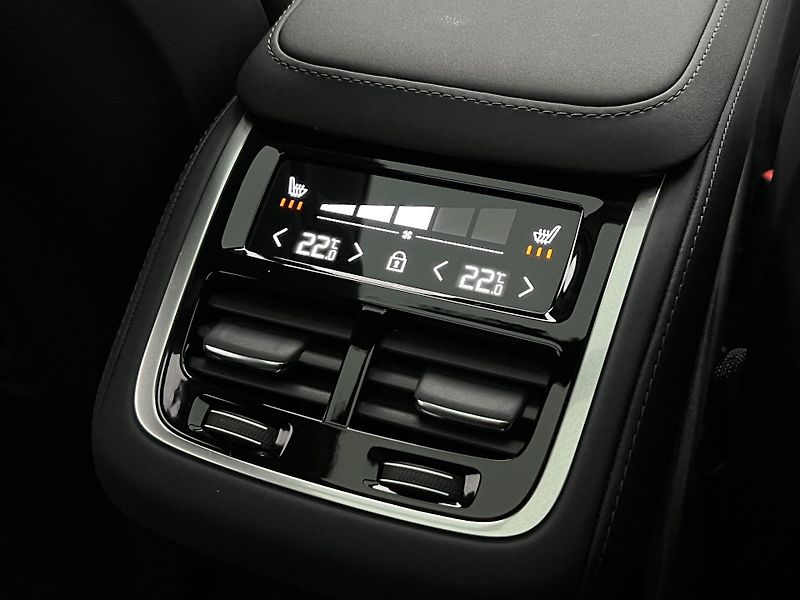 Volvo XC90 T8 AWD RECHARGE ULTRA BRIGHT - fotka 24 z 51
