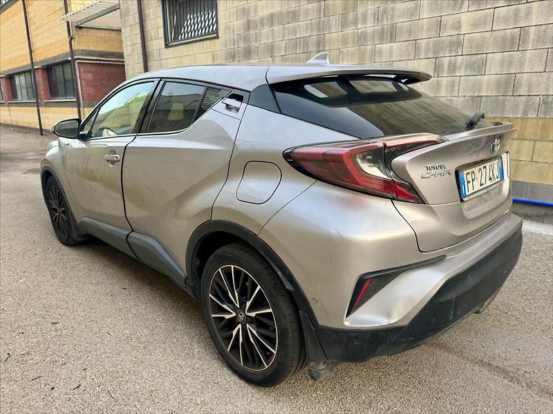 Toyota C-HR 1,8 i 72kw Hybrid e-CVT - fotka 2 z 29