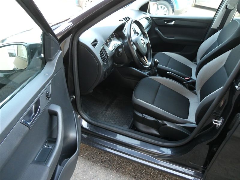 Škoda Fabia 1,0 TSI 81kW Ambition,2 x kola - fotka 15 z 38