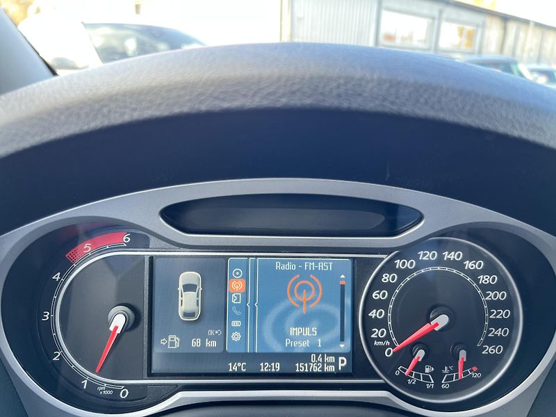 Ford S-MAX 2.0TDCi 103kw AUTOMAT TEMPOMAT - fotka 14 z 40