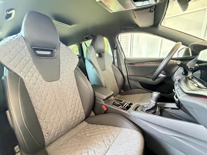 Škoda Octavia (2025) Sportline 1.5 TSI / 110 kW M6 - fotka 28 z 29