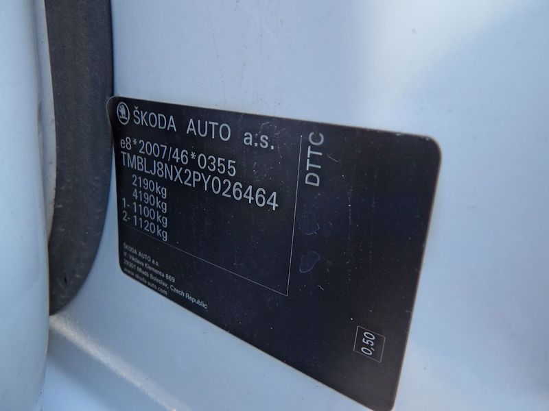 Škoda Octavia 2.0TDI Scout DSG 4x4 ČR DPH - fotka 30 z 32
