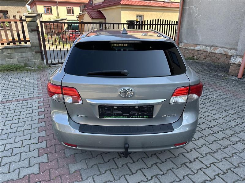 Toyota Avensis 1,8 TAŽNÉ - fotka 6 z 27