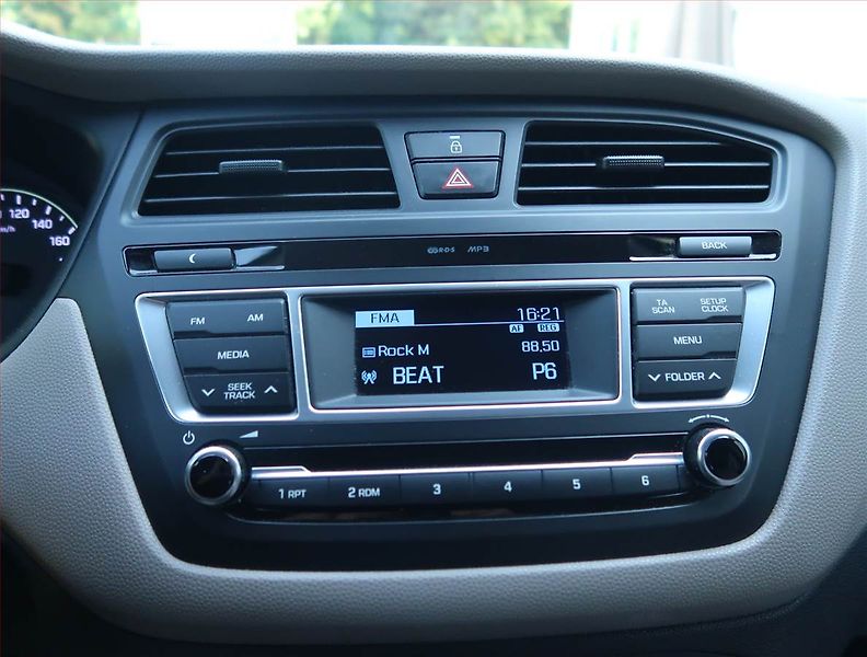 Hyundai i20 (2015) 1.2, Serv.kniha - fotka 15 z 16