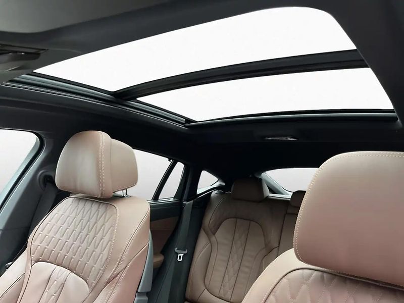 BMW X6 xDrive40d M-Sport Pano HuD 360 - fotka 4 z 11