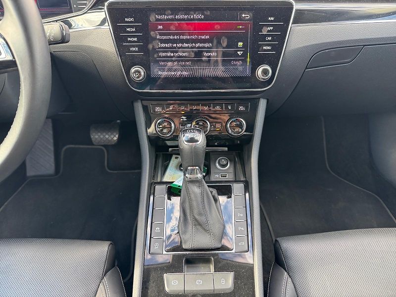 Škoda Superb (2020) L&K 2.0TDI 110kW DSG CZ DPH - fotka 10 z 11