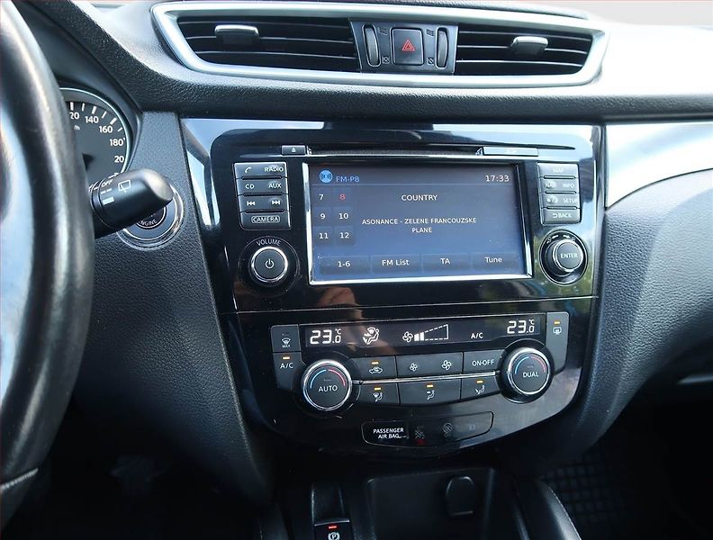 Nissan Qashqai (2018) 1.2 DIG-T, Navi, Tempomat - fotka 12 z 23
