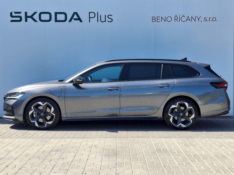 Škoda Superb (2025) Combi iV SportLine DSG 1,5TSi - fotka 3 z 35