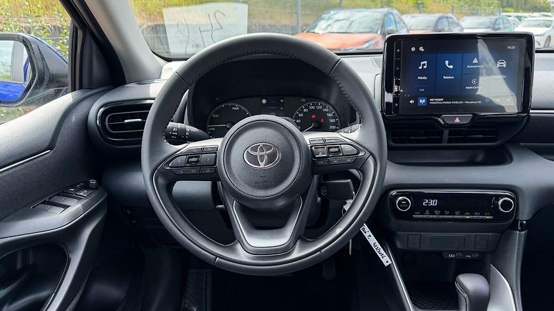 Toyota Yaris 1,5 HEV 116  LIMITED EDITION C - fotka 15 z 23