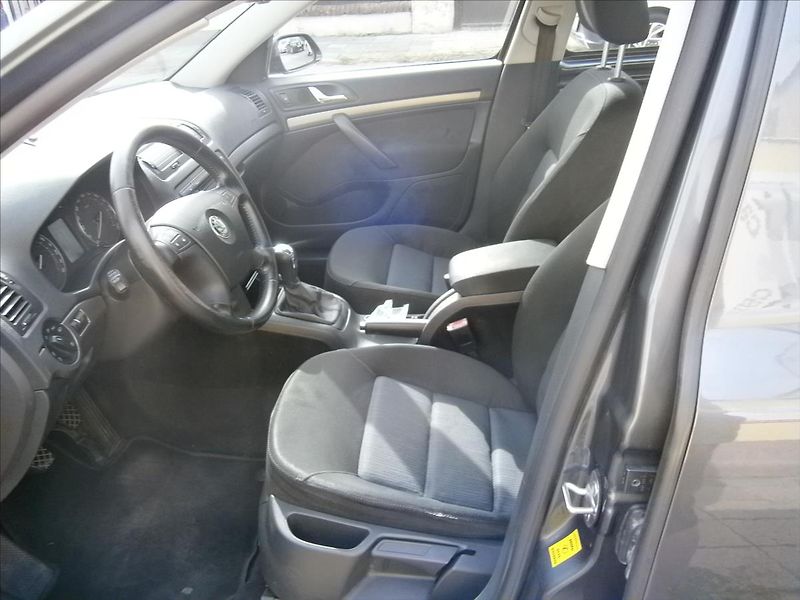Škoda Octavia 1,6 i 85 KW KLIMA - fotka 6 z 11
