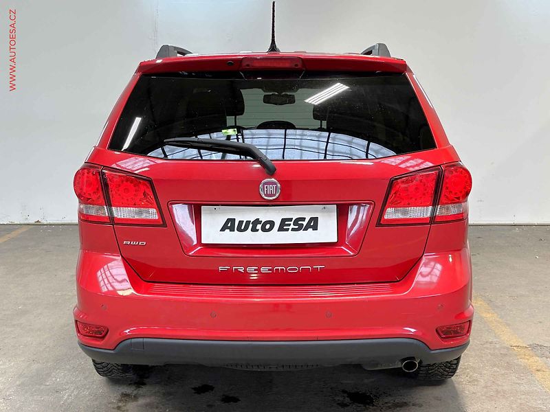 Fiat Freemont (2014) 2.0JTD 4x4, 7míst, AT, navi - fotka 5 z 16