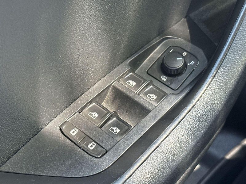 Škoda Karoq (2020) 1.6 TDI Ambition - fotka 18 z 29