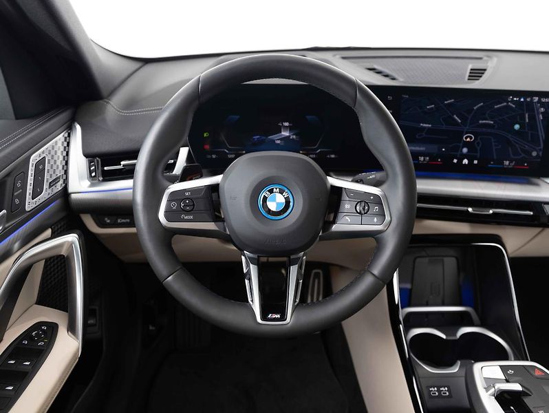 BMW iX2 xDrive30 - fotka 13 z 22