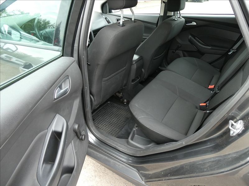 Ford Focus 1,5 Duratorq TDCI 95k kombi - fotka 15 z 38