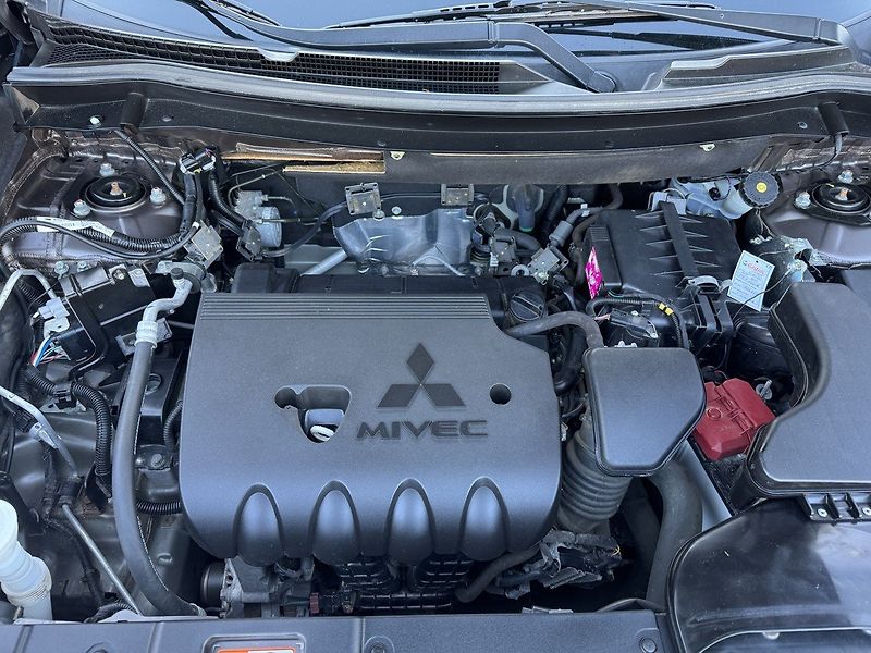 Mitsubishi Outlander (2019) 2.0i Mivec Digi Klima Kamera - fotka 31 z 48
