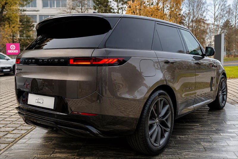 Land Rover Range Rover Sport (2026) 3,0 P460e DYNAMIC SE PHEV - fotka 9 z 39
