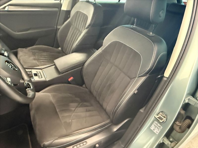 Škoda Superb 2,0 TDI STYLE DSG FL - fotka 9 z 19