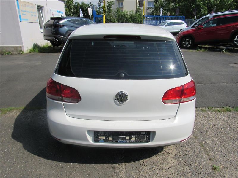 Volkswagen Golf 1,4 i 59kW - fotka 5 z 29