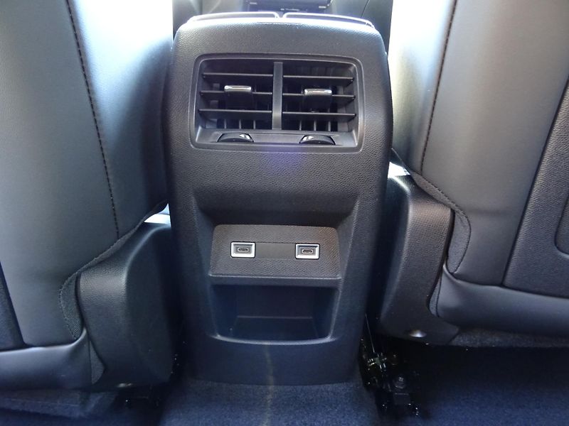Peugeot 408 (2026) GT Plug-in HYBRID 240 e-DCS7 - fotka 21 z 55
