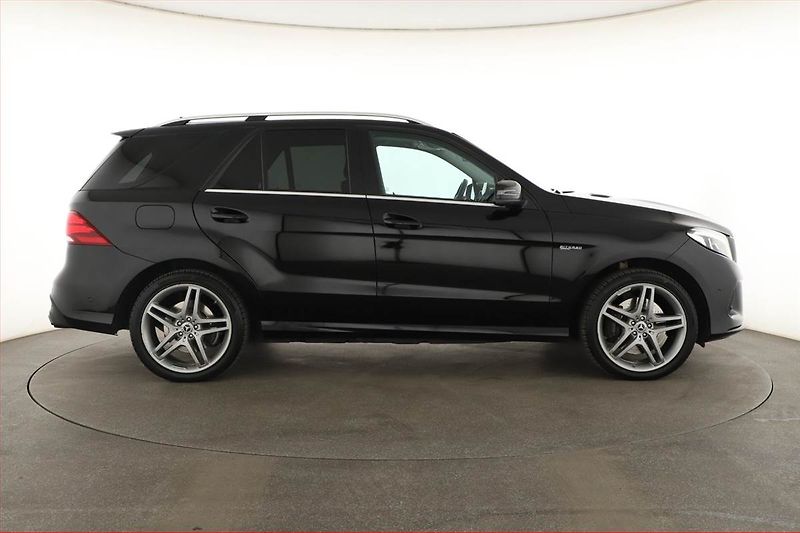 Mercedes-Benz GLE (2015) AMG line 400 - fotka 6 z 20
