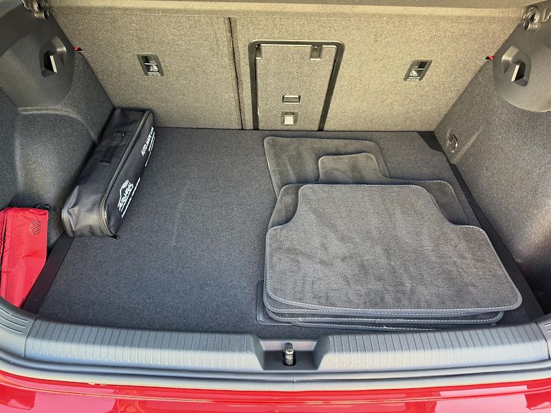 Volkswagen Golf TSi/110kW - STYLE,Webasto,H&K - fotka 63 z 80