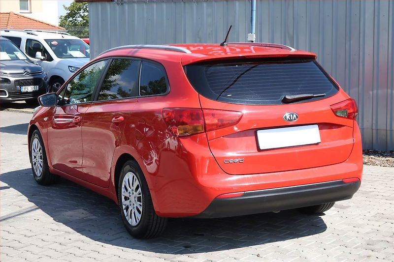Kia Ceed (2015) 1.4 CVVT, Serv.kniha - fotka 3 z 13