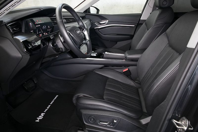Audi e-tron 55 300kW NightV B&O HUD ZÁRUKA - fotka 13 z 46