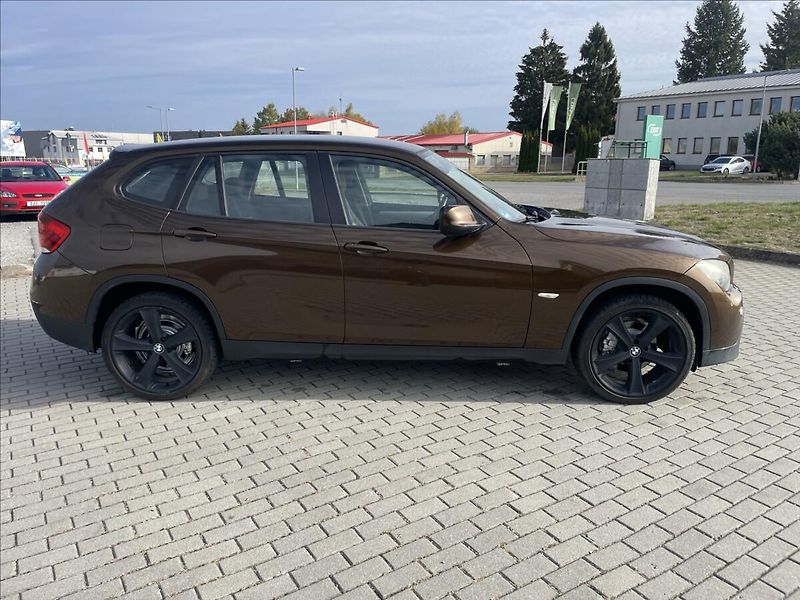 BMW X1 2,0 d X-Drive 130kw Xenon Klim - fotka 31 z 32